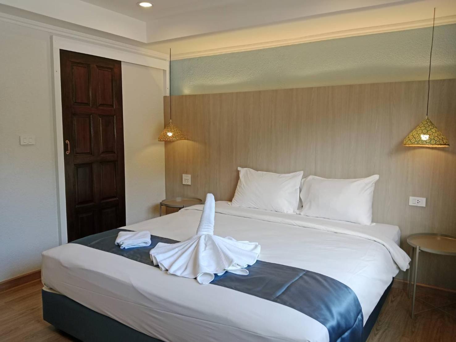 Eastique Hotel Koh Chang Trat Exterior foto